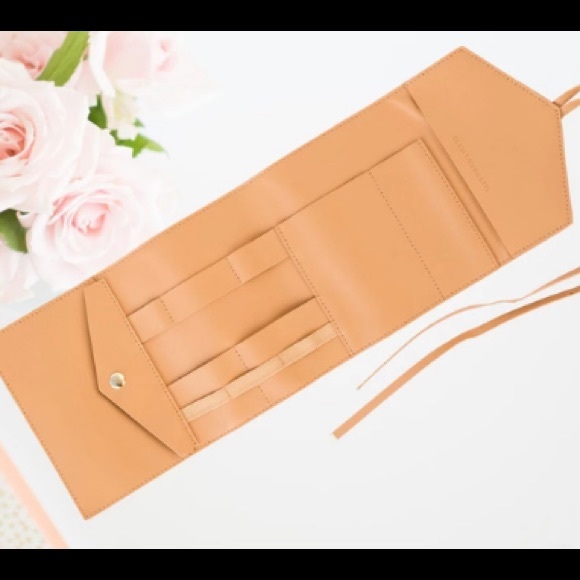 NIB Glass Ladder & Co Organizer - Picture 3 of 6